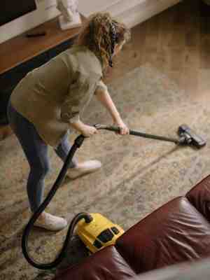 Cómo limpiar alfombras en casa y mantenerlas como nuevas | Westwing
